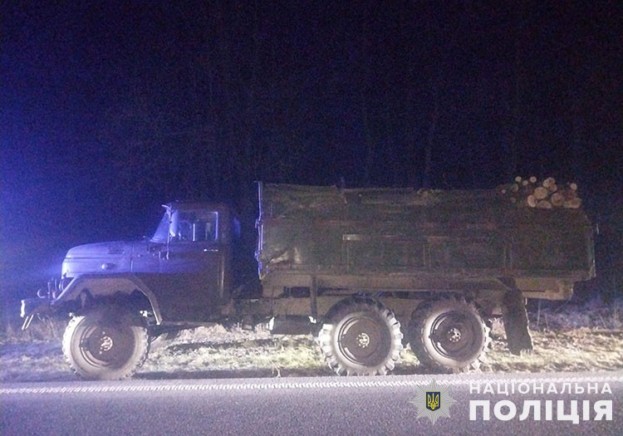 У Заліщицькій громаді поліцейські виявили місцевого жителя, який незаконно перевозив деревину