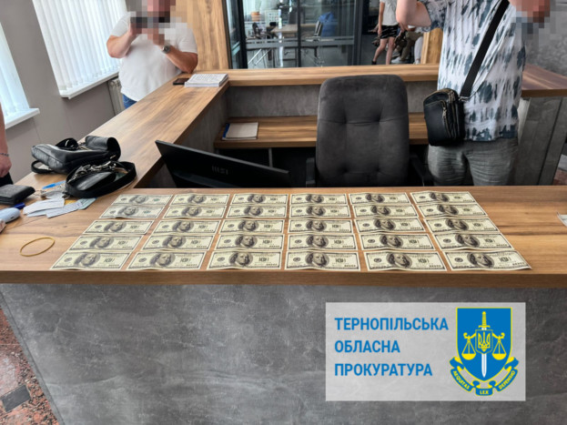 Вимагав гроші за закриття кримінального провадження: у Тернополі судитимуть поліцейського