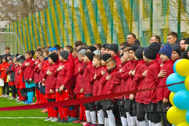 У Тернополі відкрито перше повнорозмірне футбольне поле зі штучним покриттям